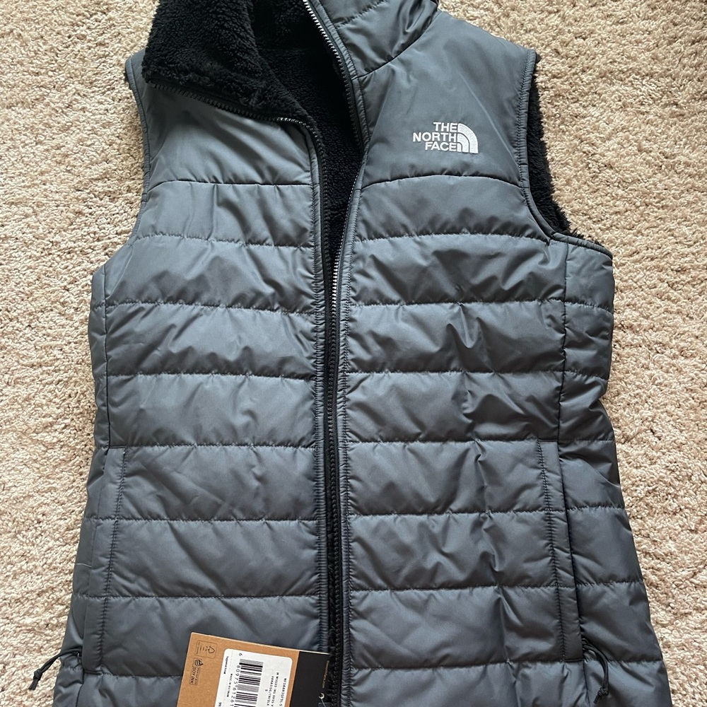NWT North face reversible vest